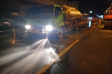 自來水管路工程 完成地面清洗